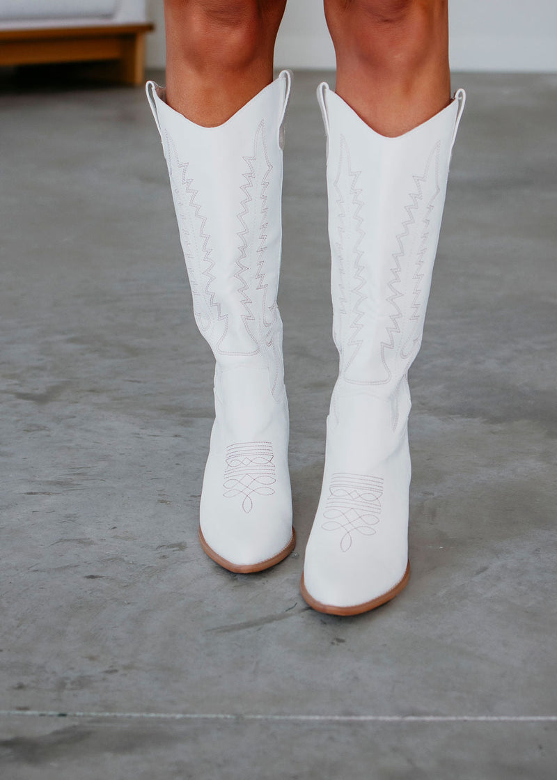 Graceful Orthopedic Boots for Modern Look