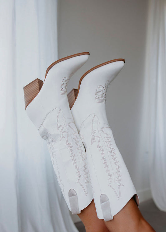 Graceful Orthopedic Boots for Modern Look