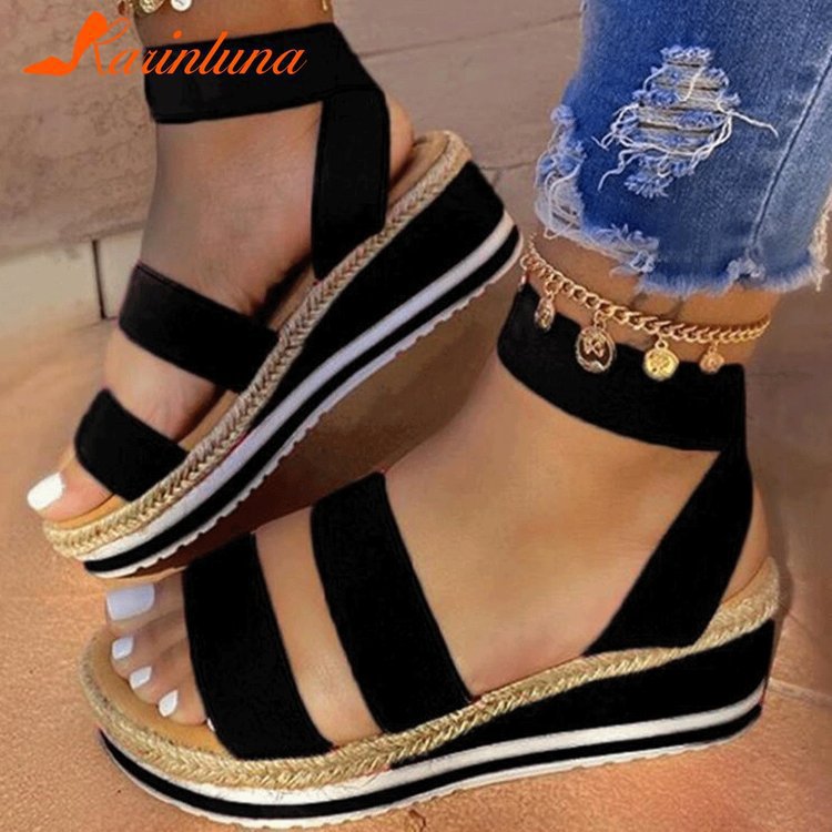 Graceful Orthopedic Sandals for Modern Look
