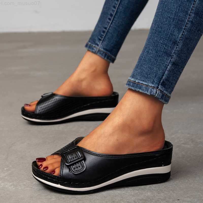 Chic Orthopedic Sandals with Unique Design