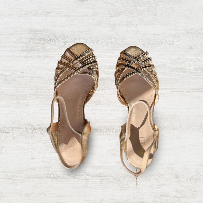 Graceful Orthopedic Sandals for Modern Look