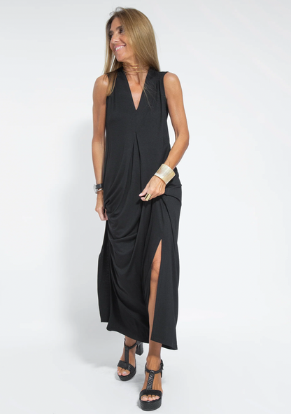 Schwarzes Kleid + Strickjacke in Schwarz