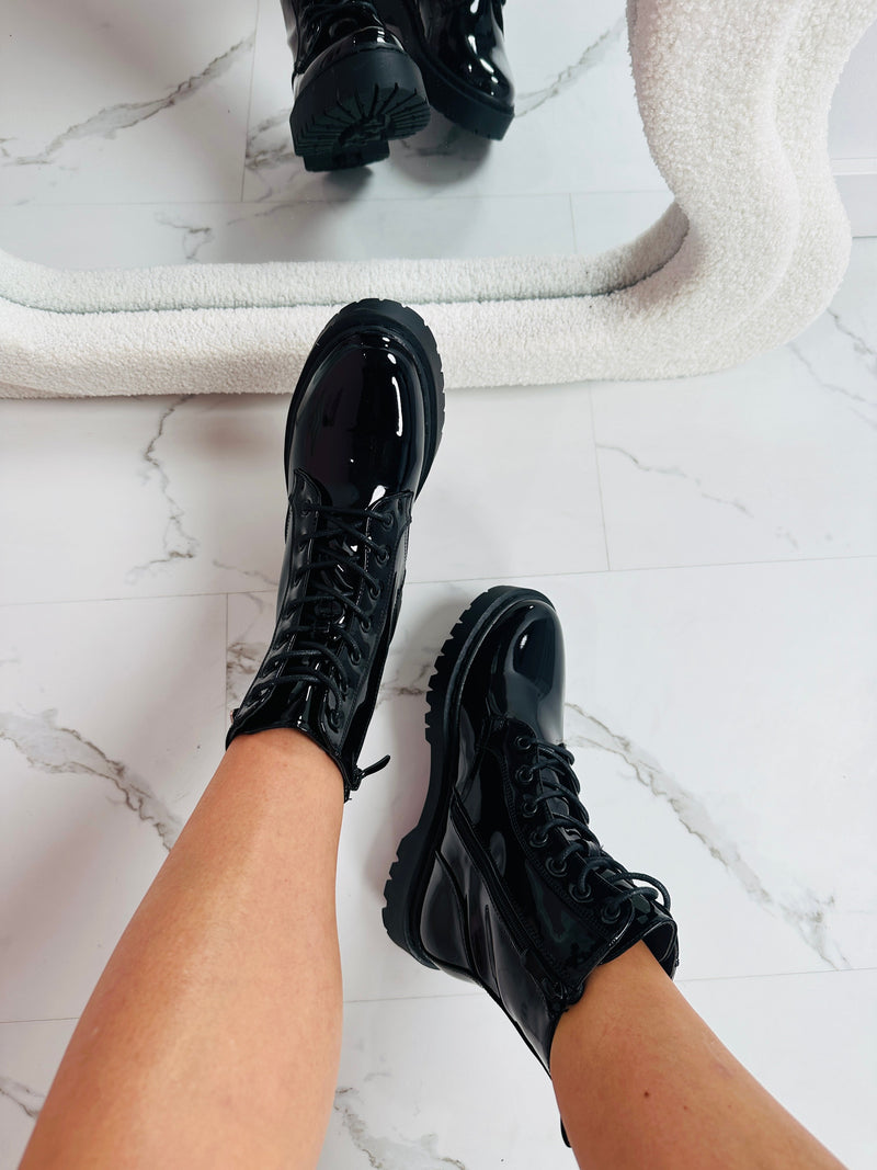 Graceful Orthopedic Boots for Modern Look
