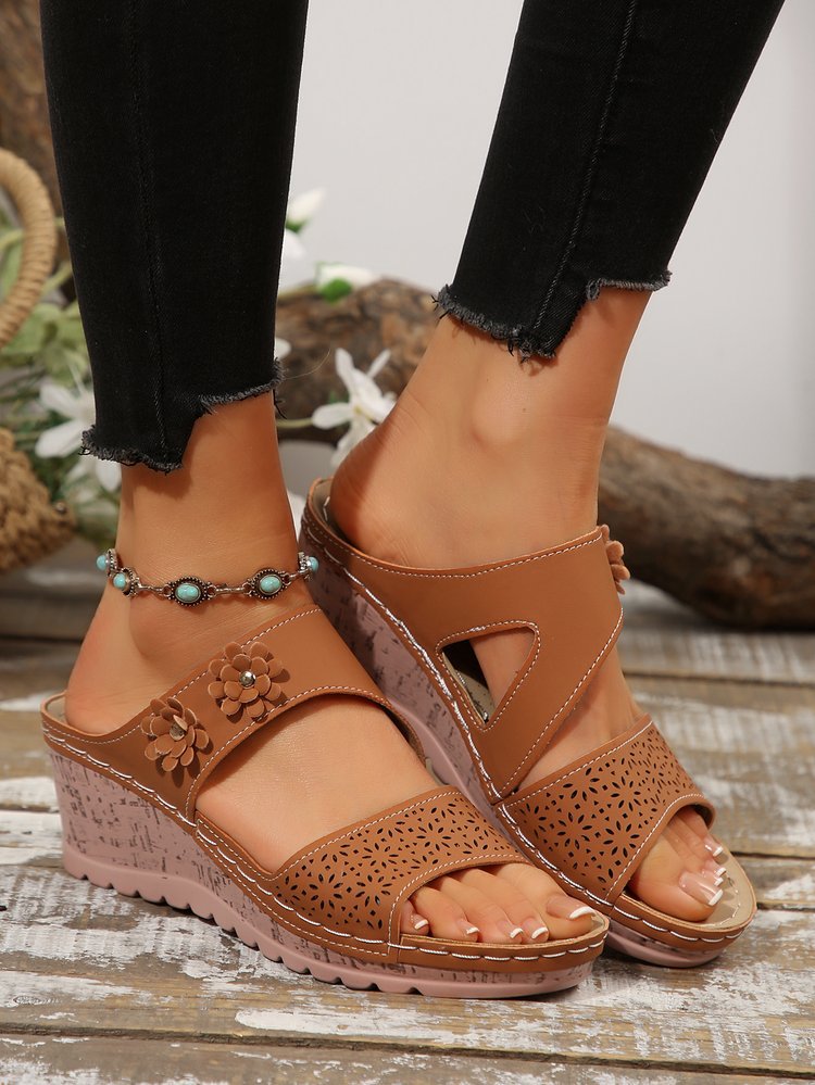 Graceful Orthopedic Sandals for Modern Look