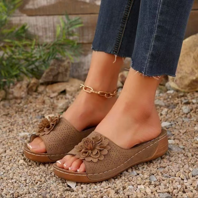 Chic Orthopedic Sandals with Unique Design