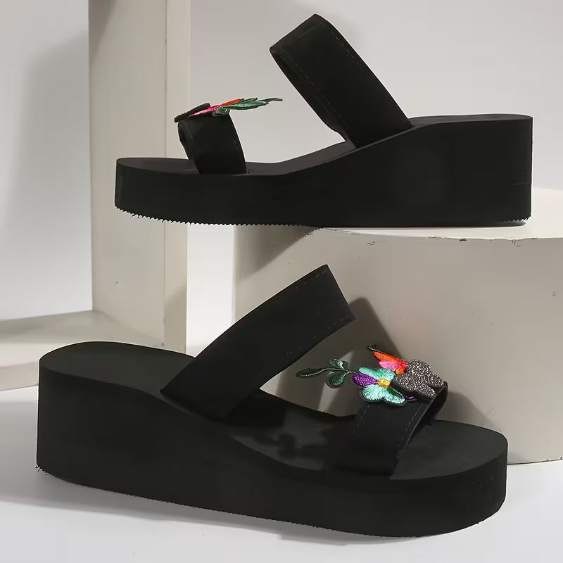 Chic Orthopedic Sandals with Unique Design