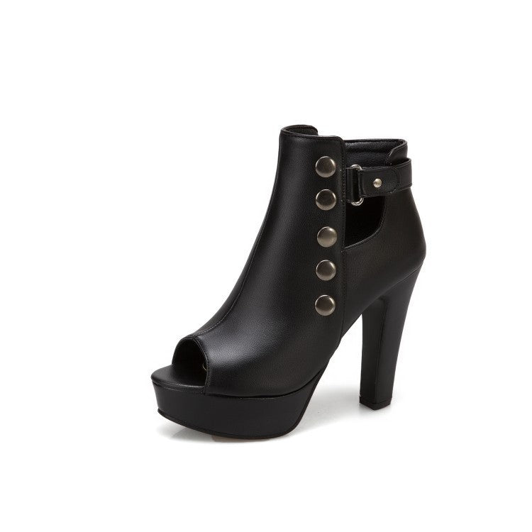 Graceful Orthopedic Sandals for Modern Look
