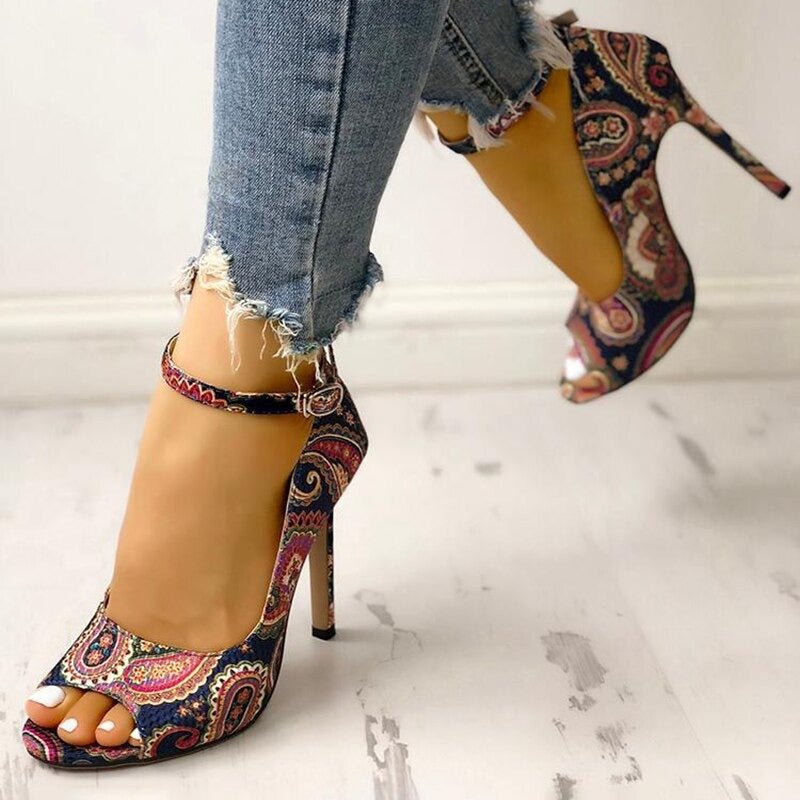 Graceful Orthopedic Sandals for Modern Look