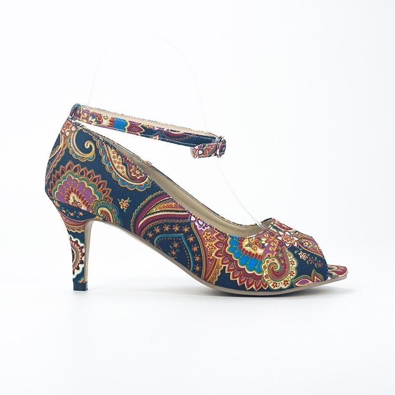 Graceful Orthopedic Sandals for Modern Look