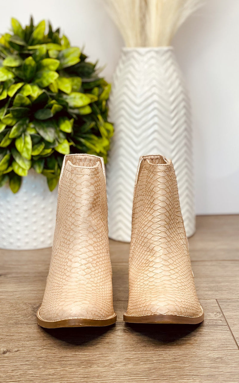 Graceful Orthopedic Shoes for Modern Look